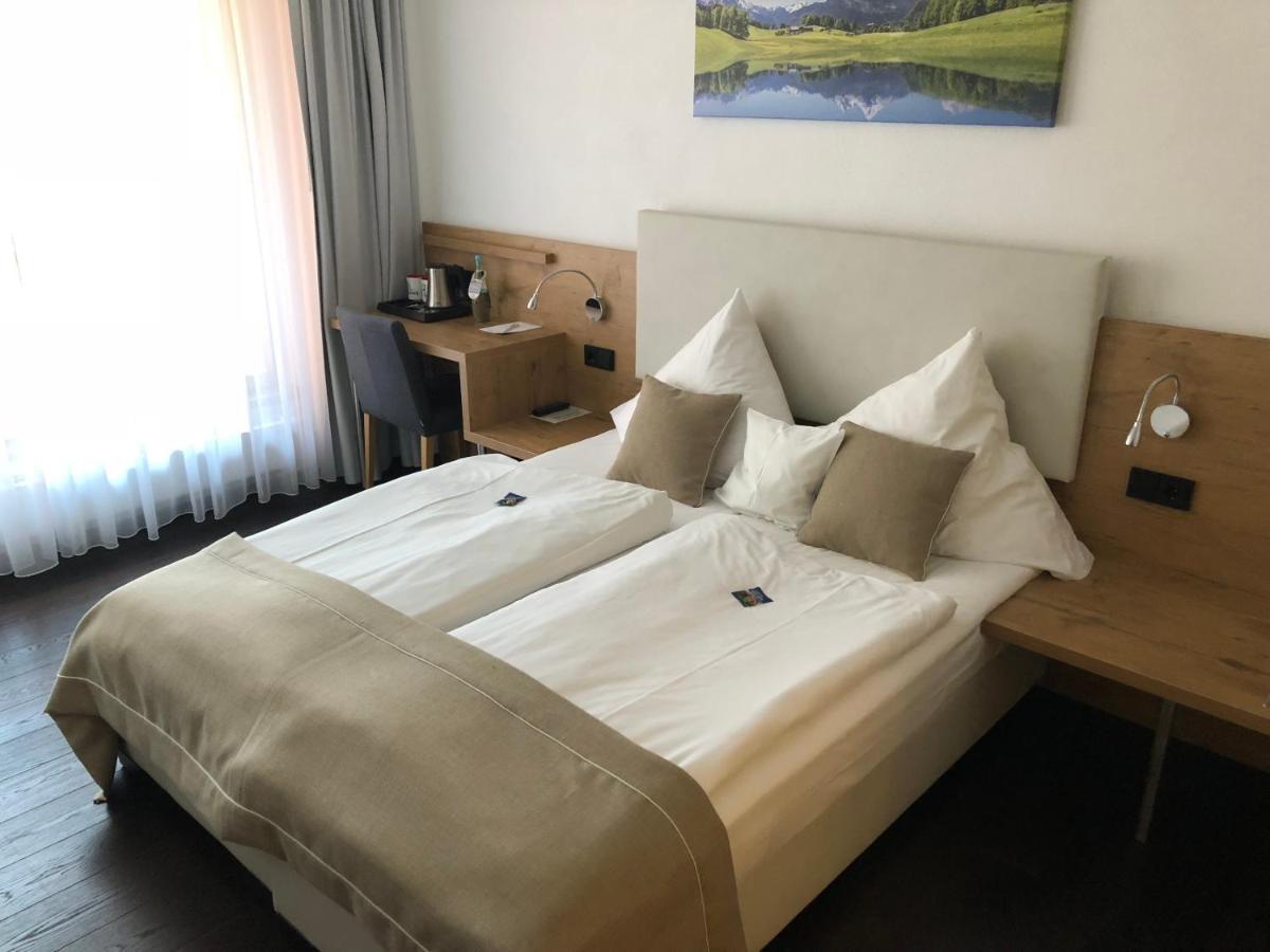 Hotel Zum Hirsch Wertingen Kültér fotó