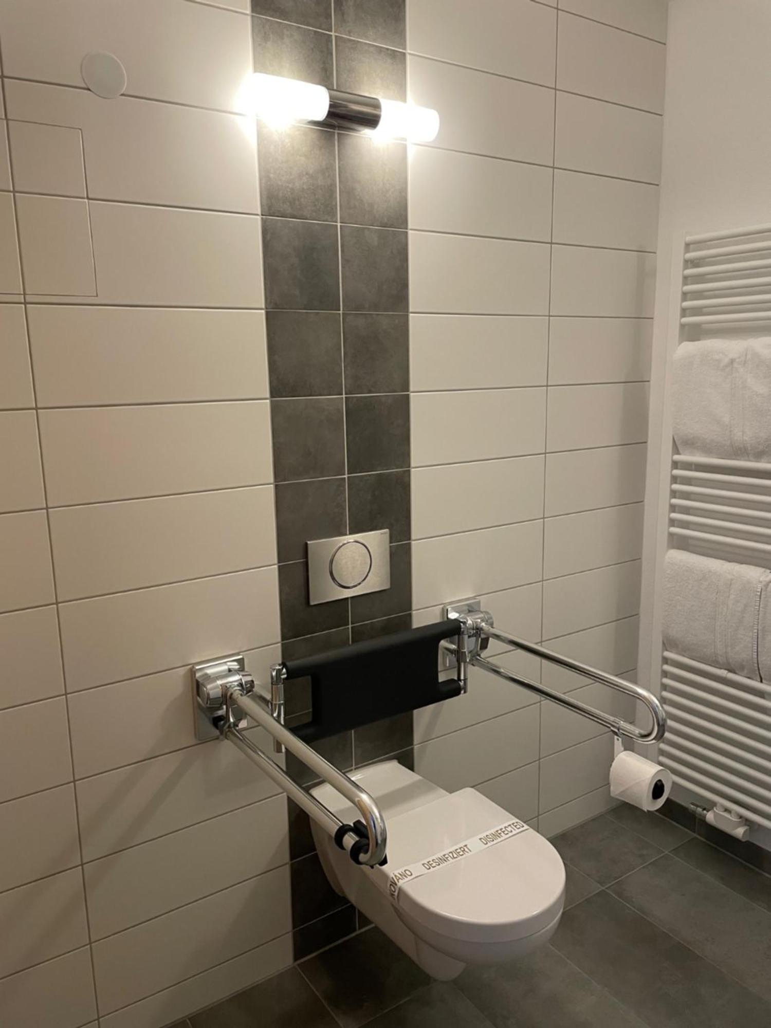Hotel Zum Hirsch Wertingen Szoba fotó