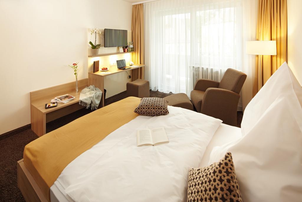 Hotel Zum Hirsch Wertingen Kültér fotó