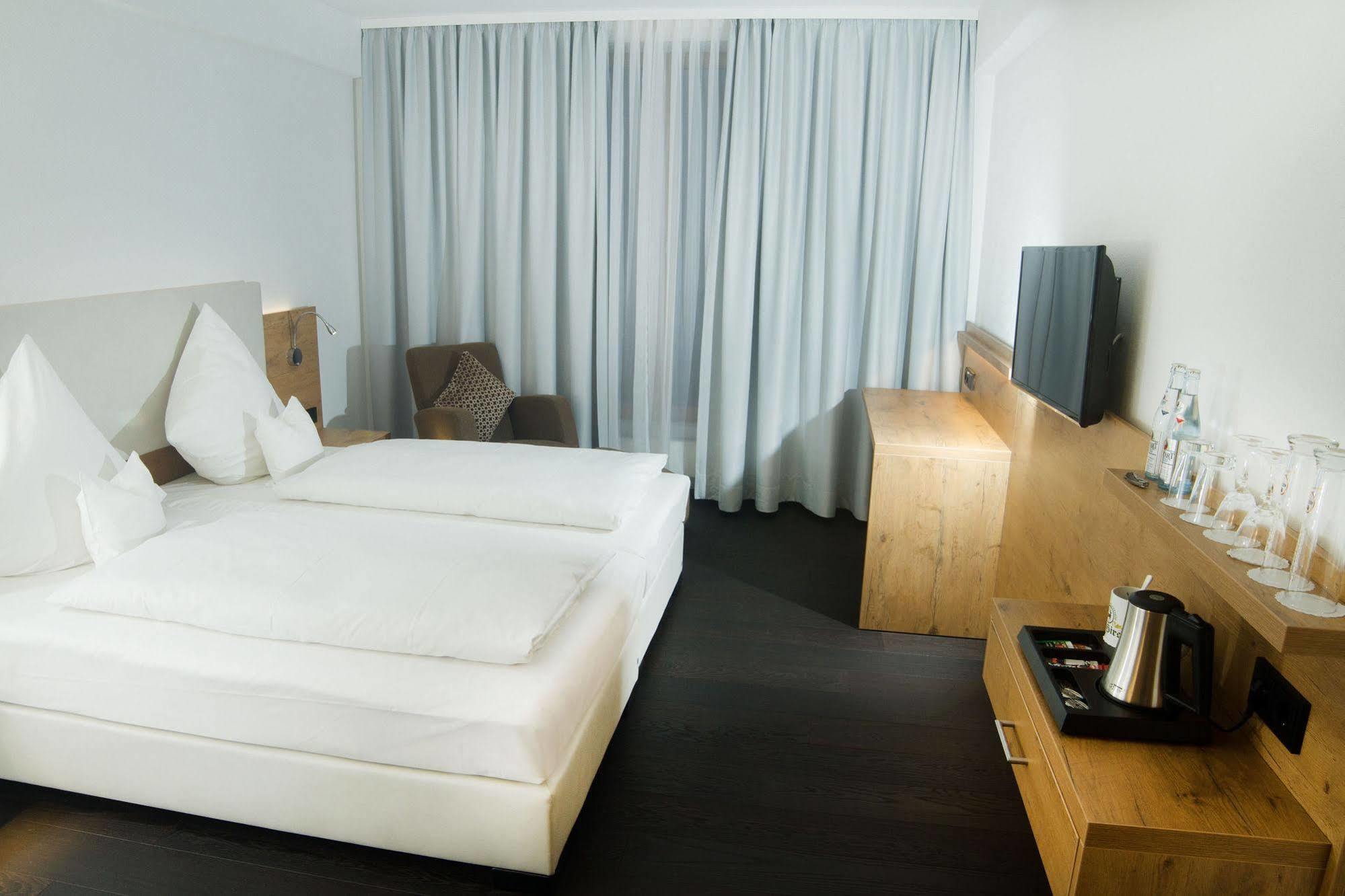 Hotel Zum Hirsch Wertingen Kültér fotó