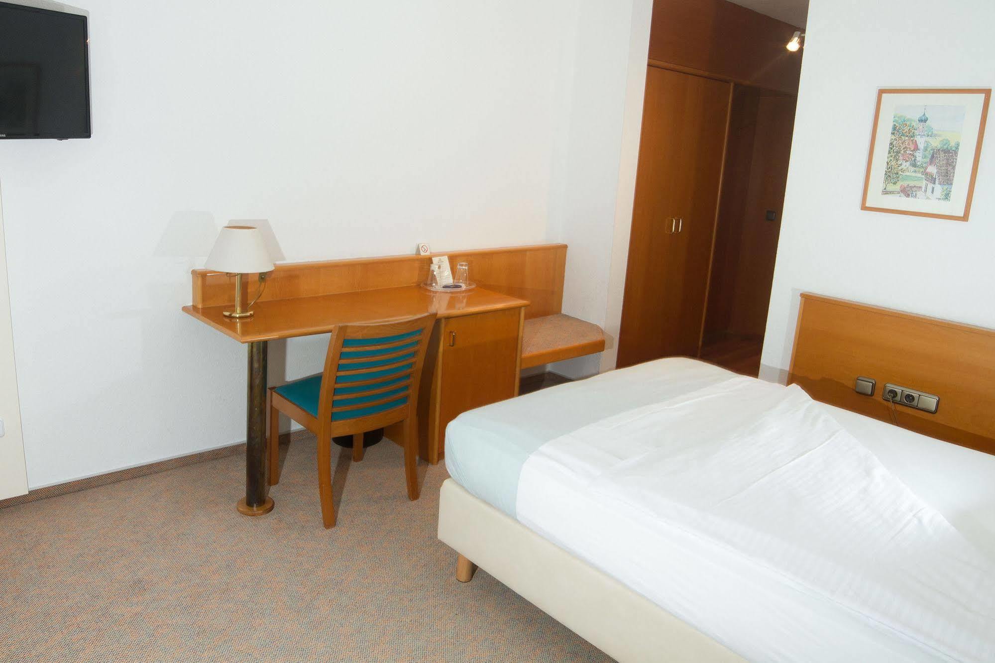 Hotel Zum Hirsch Wertingen Kültér fotó