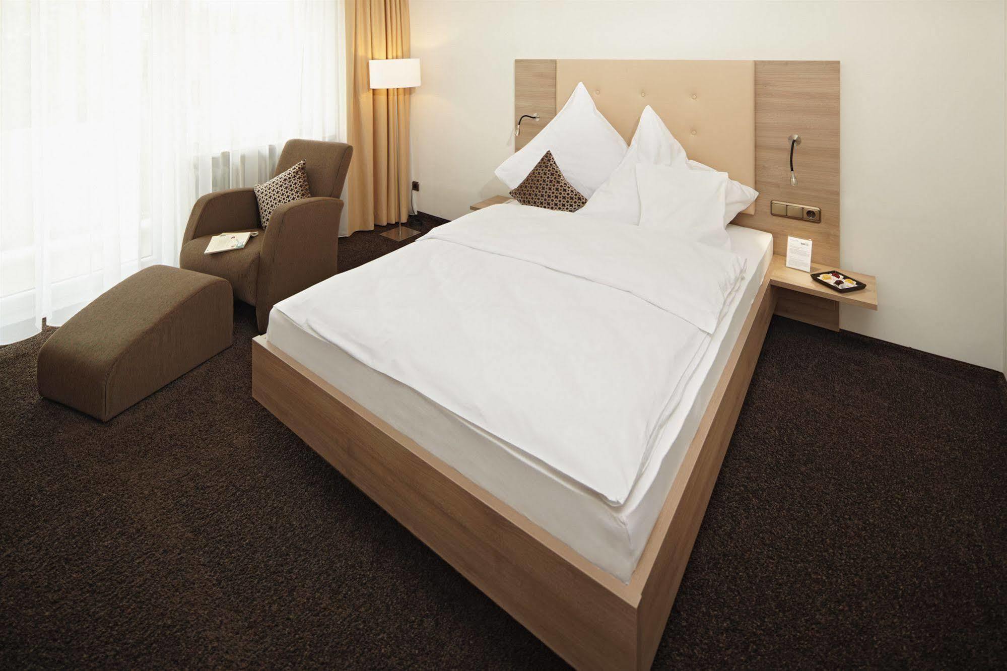 Hotel Zum Hirsch Wertingen Kültér fotó