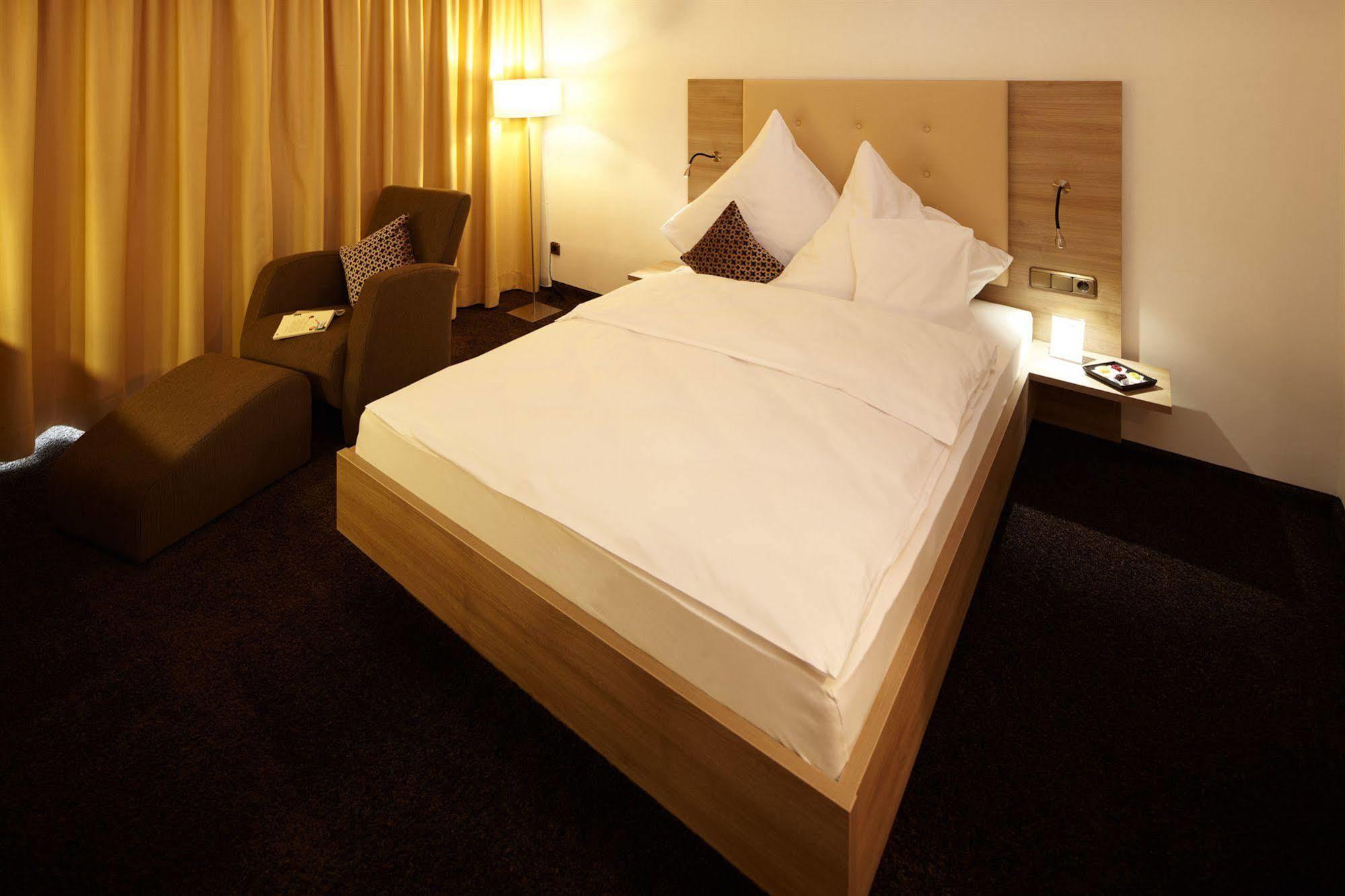 Hotel Zum Hirsch Wertingen Kültér fotó
