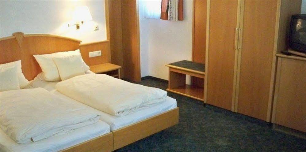 Hotel Zum Hirsch Wertingen Kültér fotó