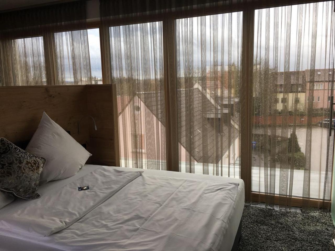 Hotel Zum Hirsch Wertingen Kültér fotó